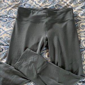 Yogalicious Cropped Olive Leggings